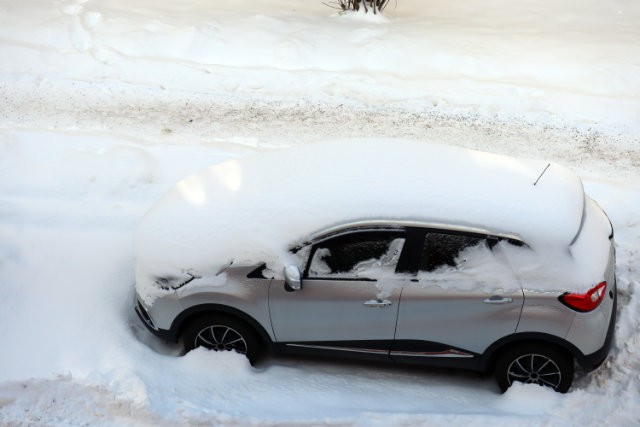 Auto im Schnee